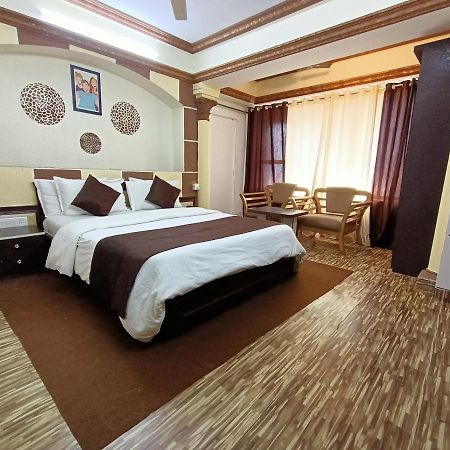 Kalpataru Hometel Мумбаи Экстерьер фото